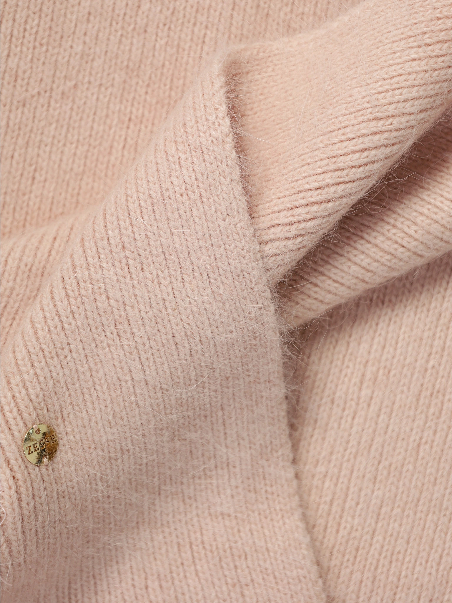 Шарф с декоративной нашивкой в ассортименте